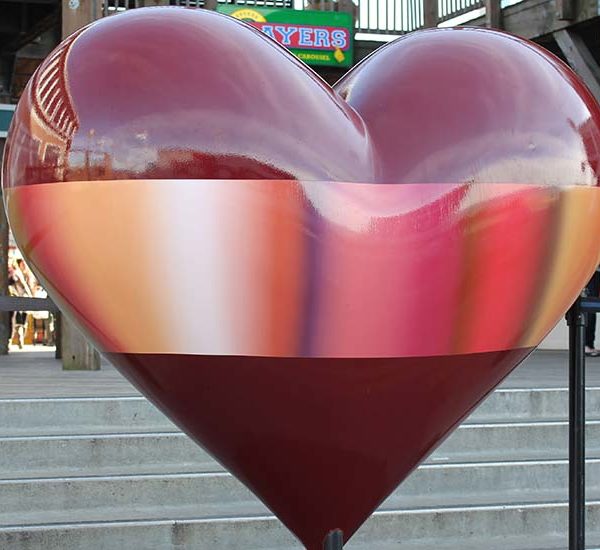 Open Heart statue and photo opportunity at the Bay End of PIER 39